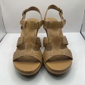 Clark’s Collection Women’s size 11 in tan
